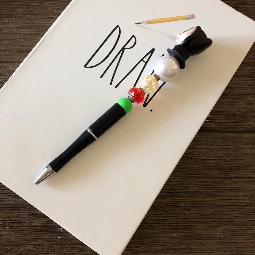 Disney Doorables: Snow White & the 7 dwarfs: Evil Queen Hag handmade beaded pen - Picture 3 of 3